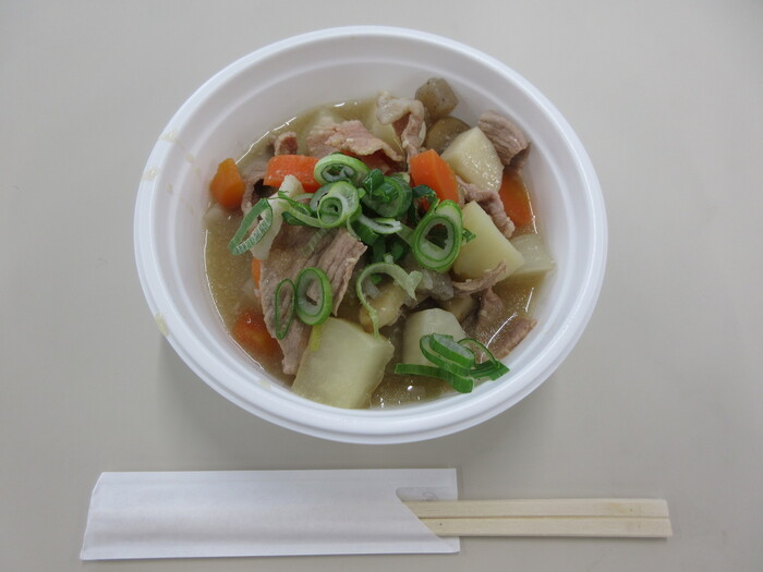 多摩なべ（立川の食材で作ったすいとん入り豚汁）