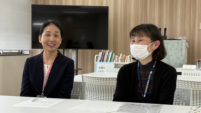 西調理場の真柳智子係長と管理栄養士の宮崎陽子さん