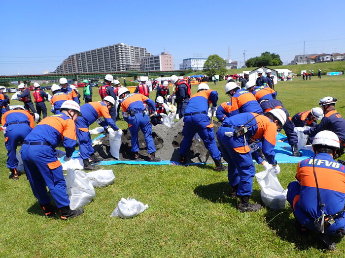 写真：土のう作成